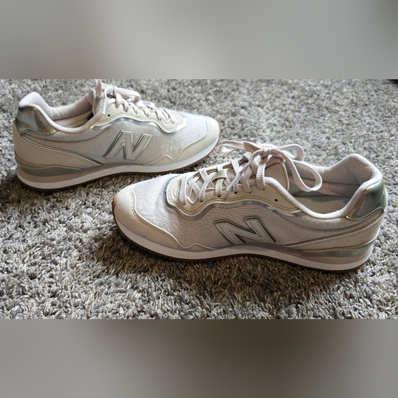 New Balance Sola Sleek sneakers, off white/light beige w Silver Accents, Sz 7 - Picture 6 of 9